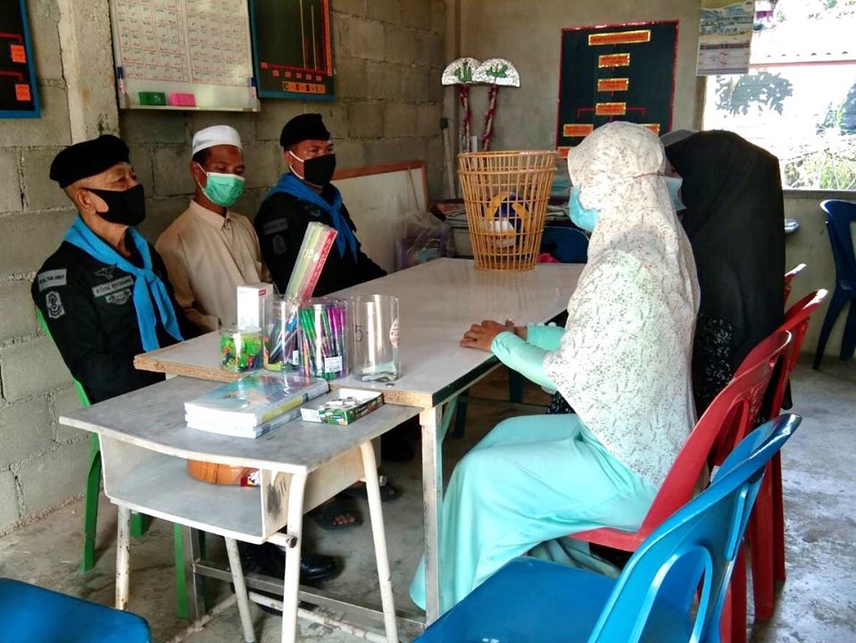 ทหารพราน 47 ลงพื้นที่ปรับทุกข์ ผูกมิตร สร้างรอยยิ้มให้ประชาชน ให้ความรู้ในการดูแลตนเองในช่วงการระบาดของเชื้อไวรัส COVID-19